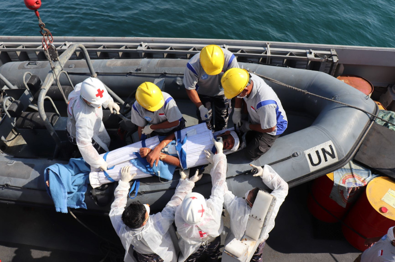 KRI Sultan Hasanuddin 366 Selamatkan Orang Terapung di Laut Mediterania
